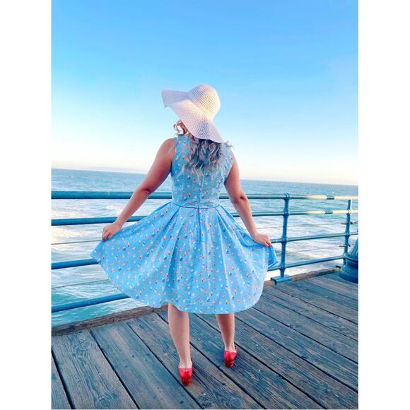 Retrolicious Elizabeth Dress in Windsurfer - Picture 2 of 8